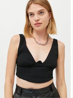 UO KISS THE SKY TEXTURED CROP TOP